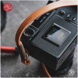 Leather camera strap for neck and shoulder - Honey color - Image 4