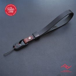 The Ronen Strap Peek Design hand strap black